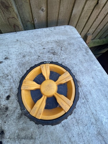 Wheel hub cap 2011 - wheel, cap,