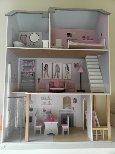 Sindy town house wooden doll - town,