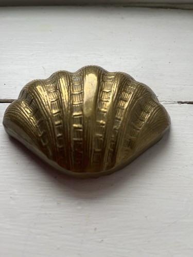 Vintage brass scalloped shell - brass,
