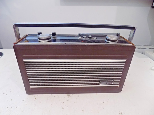 Roberts r900 portable - portable, radio