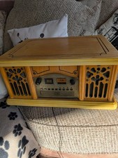 Vintage Style Stereo, Vinyl, Tape, CD and Radio. Built In Speakers.