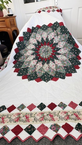Red green floral patchwork - green,