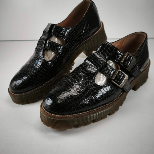Red dead black patent croc - or,