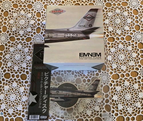 Eminem kamikaze plane figurine - plane,