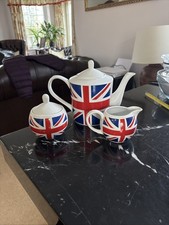 Union Jack Teapot Set. Teapot
