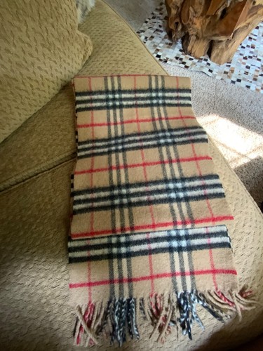 Burberry lambs wool - burberry,