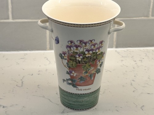 Lovely wedgwood handle vase - lovely,
