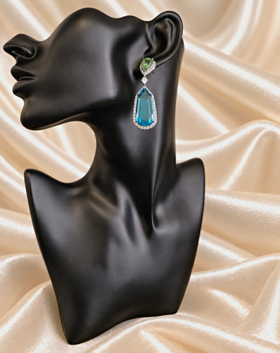 Black jewellery mannequin - mannequin, bust