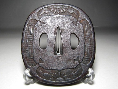 Japanese tsuba tosogu kiku - tsuba, mon
