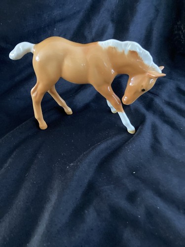 Large beswick palomino foal - large,