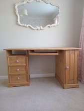 Wooden Corner Desk With Pull