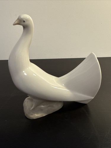 Nao lladro dove figurine - by,