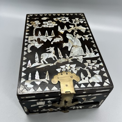 Antique chinoiserie mother - chinoiserie, of