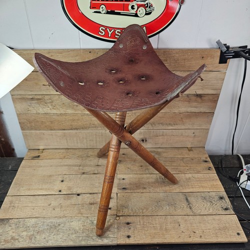 Vtg folding tripod - tripod, stool