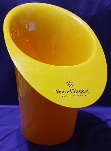 Veuve clicquot champagne - clicquot,