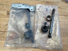 A pair of nos Austin Morris