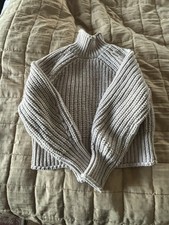 H&M beige chunky knit crop