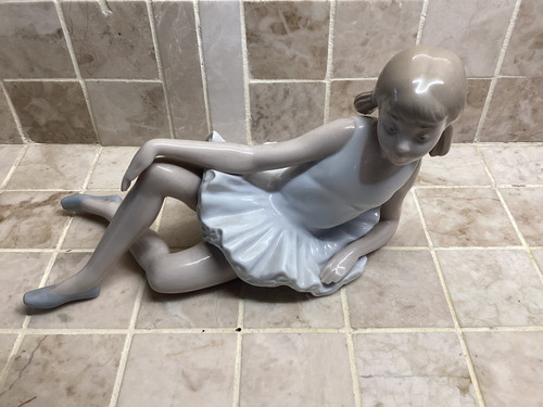 Nao lladro ballerina lying - lladro,