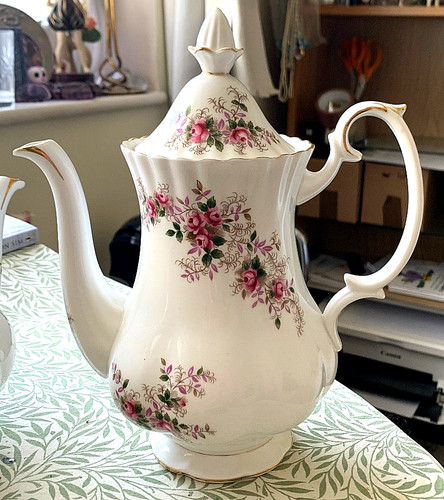 Large vintage 1970 royal - large,
