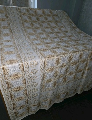 Vintage cream gold
