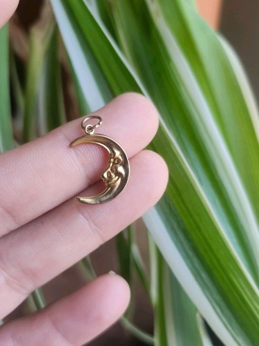 9ct gold vintage cresent - 9ct,