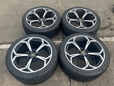 GENUINE 22” LAMBORGHINI URUS GLOSS BLACK & DIAMOND CUT ALLOY WHEELS