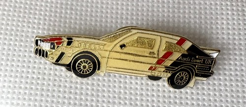 Small cute car enamel - small,