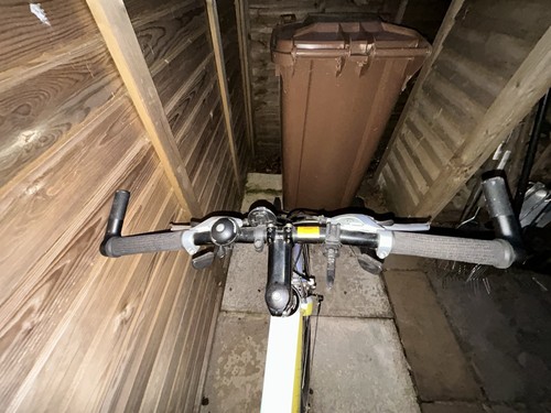 Giant carbon fibre - giant, bike