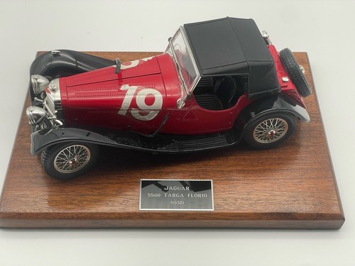 Burago scale red - 1:18,