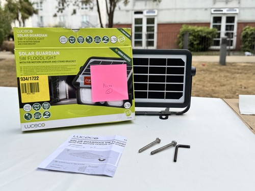 Luceco solar pir floodlight - solar,