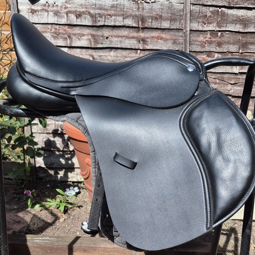 Rhinegold black jumping saddle - jumping,