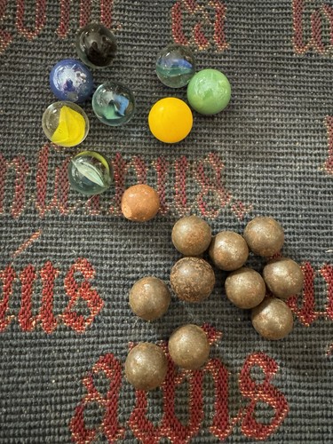 Old small metal balls few - &,