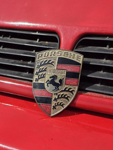 Porsche 911 front - front, badge