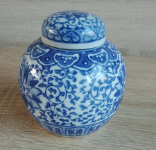 BLUE & WHITE CERAMIC GINGER JAR WITH LID.  VERY GOOD, USED CONDITION.