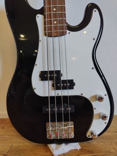 Squier standard series - squier, p-bass