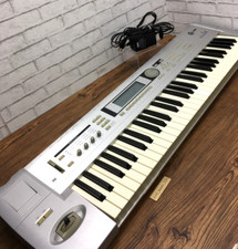 Korg Triton Le 61 Tasten Keyboard Synthesizer Music Le61 Silver w/ Adapter