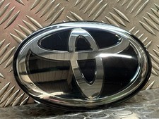 TOYOTA HILUX FRONT EMBLEM