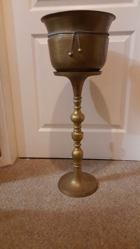 Large vintage brass jardiniere - large,