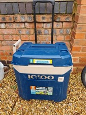 Igloo MaxCold 58 Litre Rolling Cool Box Ice Cooler 98 Cans Stays Cold For 5 Days
