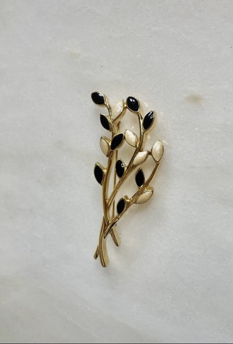 Vintage crown trifari enamel - crown,