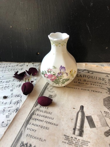 Royal doulton bud vase - doulton, made