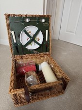 Optima Picnic Basket and Tableware Set for 2
