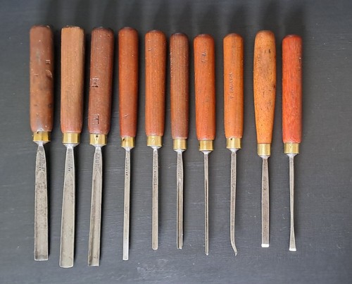 Addis wood carving - wood, chisels