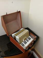 Hohner Student VM 48-Bass Accordion with Case - Both in Perfect Condition