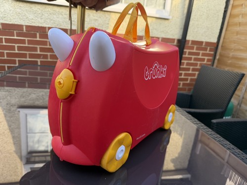 Red trunki ride - trunki,