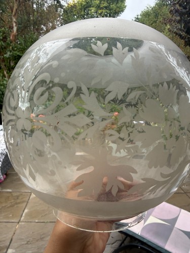 Pretty victorian round - victorian, frosted