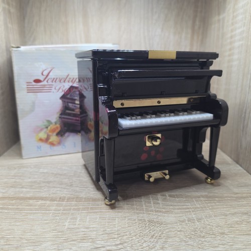 Vintage black lacquer kings - vintage,