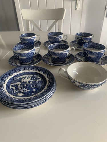 Blue willow china bundle - blue,