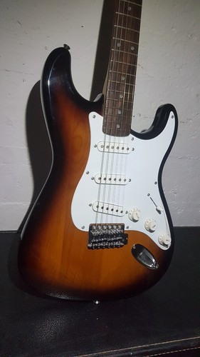 Squier fender strat - fender,