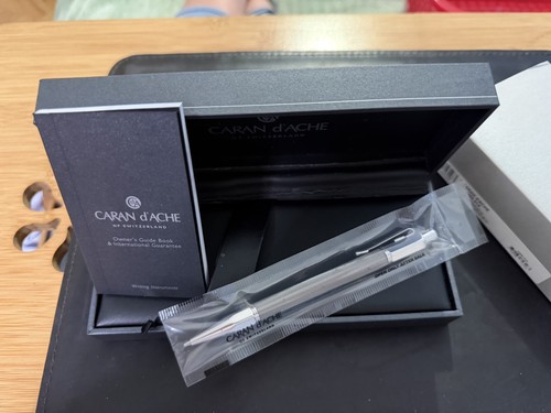 Boxed caran ache varius - caran, d'ache